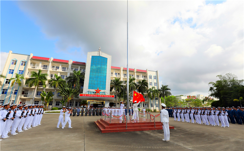 庆祝人民海军成立70周年升国旗仪式现场 (4).JPG
